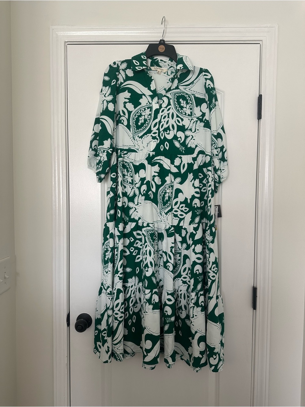 Women’s Green and White Dress